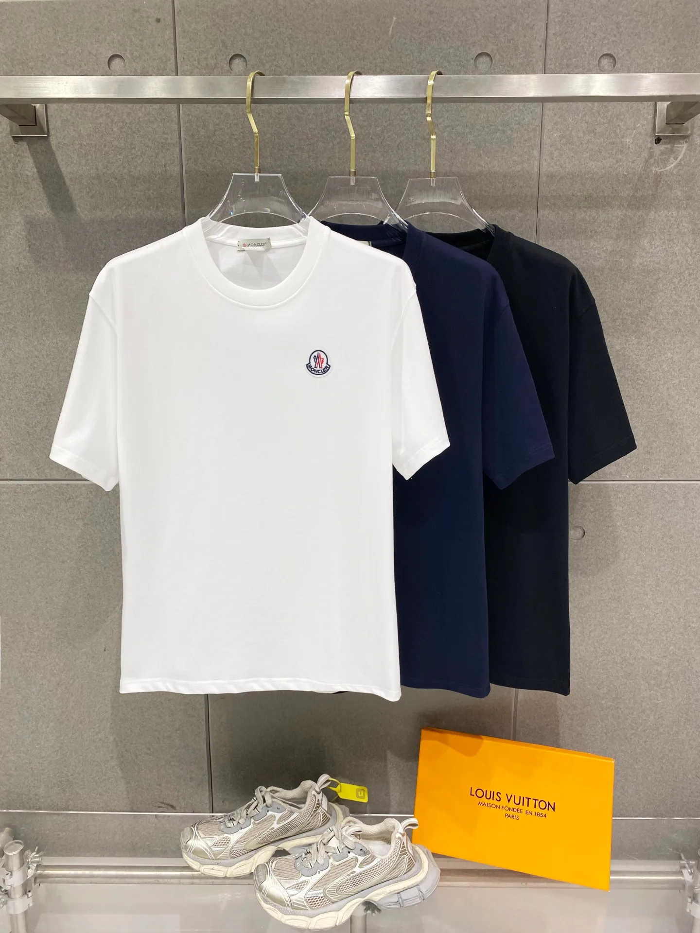 moncler、 300 ， ，Classic logo ， Quality Original ， ， ， Premium 。 ！ :Black White，Royal Blue Sizes: S-XXL :300g